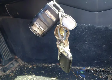 2015 Kia K900 Luxury z USA, uszkodzony, nr VIN KNALW4D41F6021135